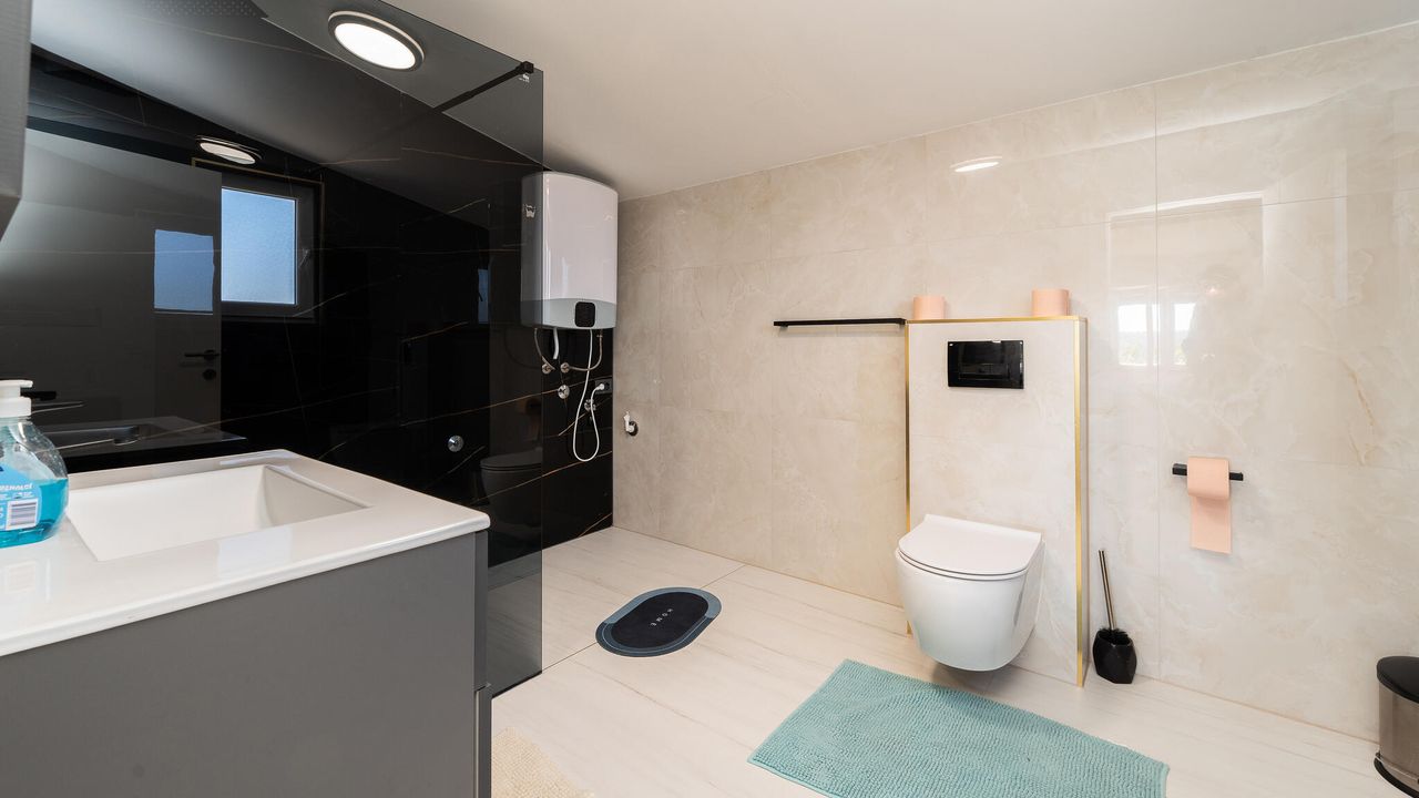 bathroom bathroom